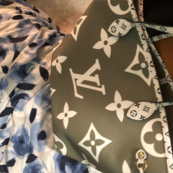 Handbag - Picture 3 of 3